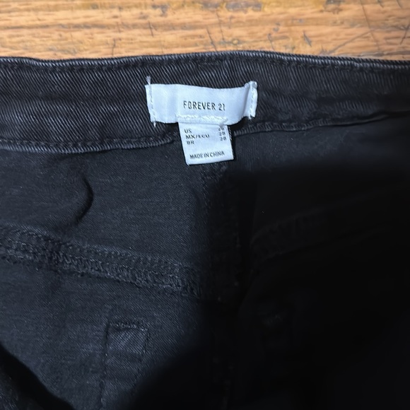 Women’s Forever 21 Faded Black Wash Straight Leg Distressed Hem Denim Jeans 28 - Picture 3 of 5